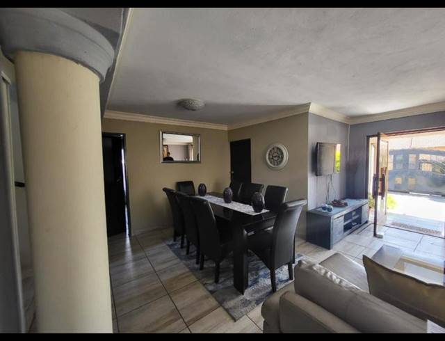 4 BEDROOM HOUSE FOR SALE IN TLHABANE WEST